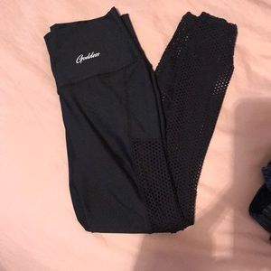 Workout leggings with mesh down the side